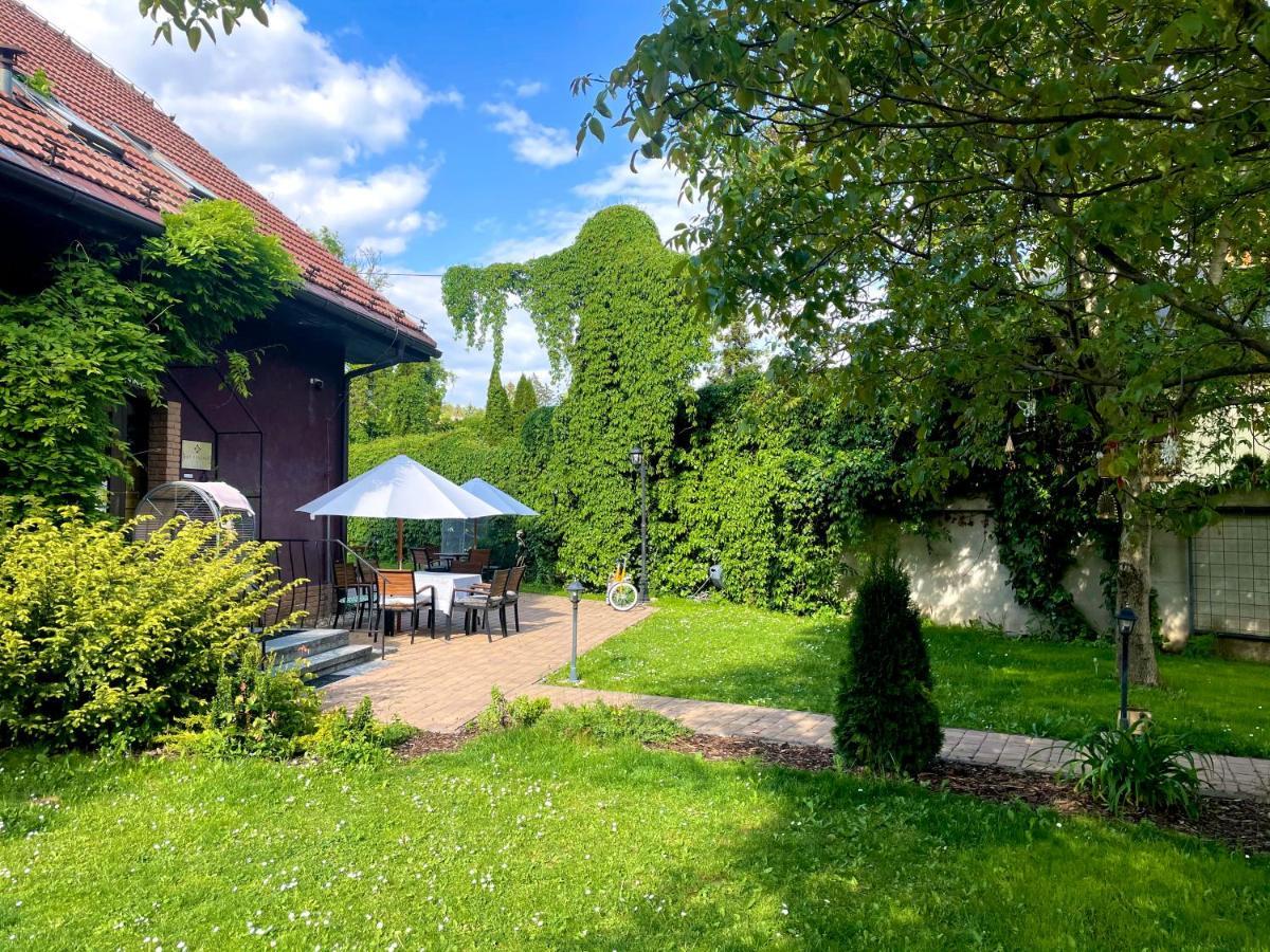 Art Pension Dans Le Parc Banska Bystrica Exterior photo