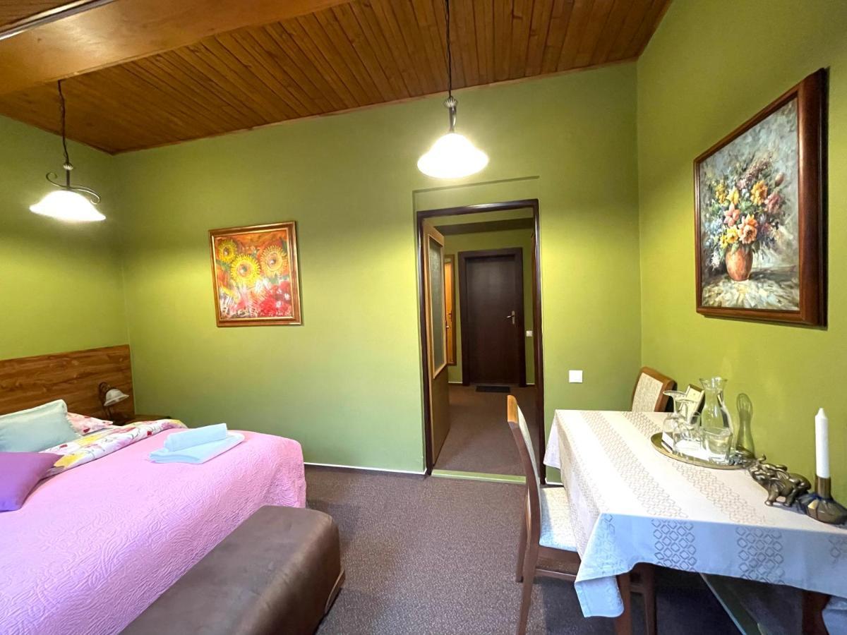 Art Pension Dans Le Parc Banska Bystrica Exterior photo